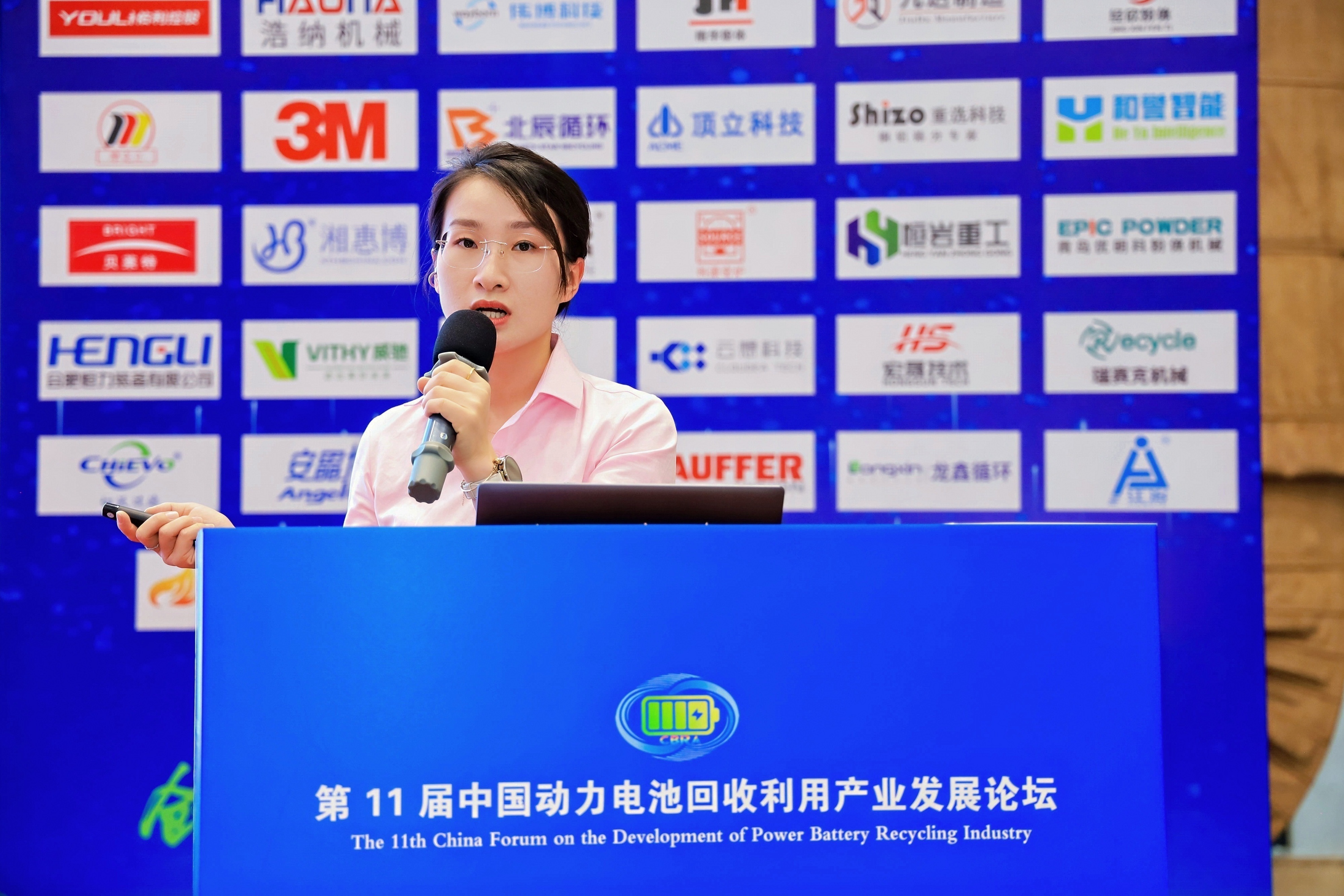 【演讲嘉宾】许慧琴丨电池行业-萨震一站式压缩空气AI智慧站房节能解决方案